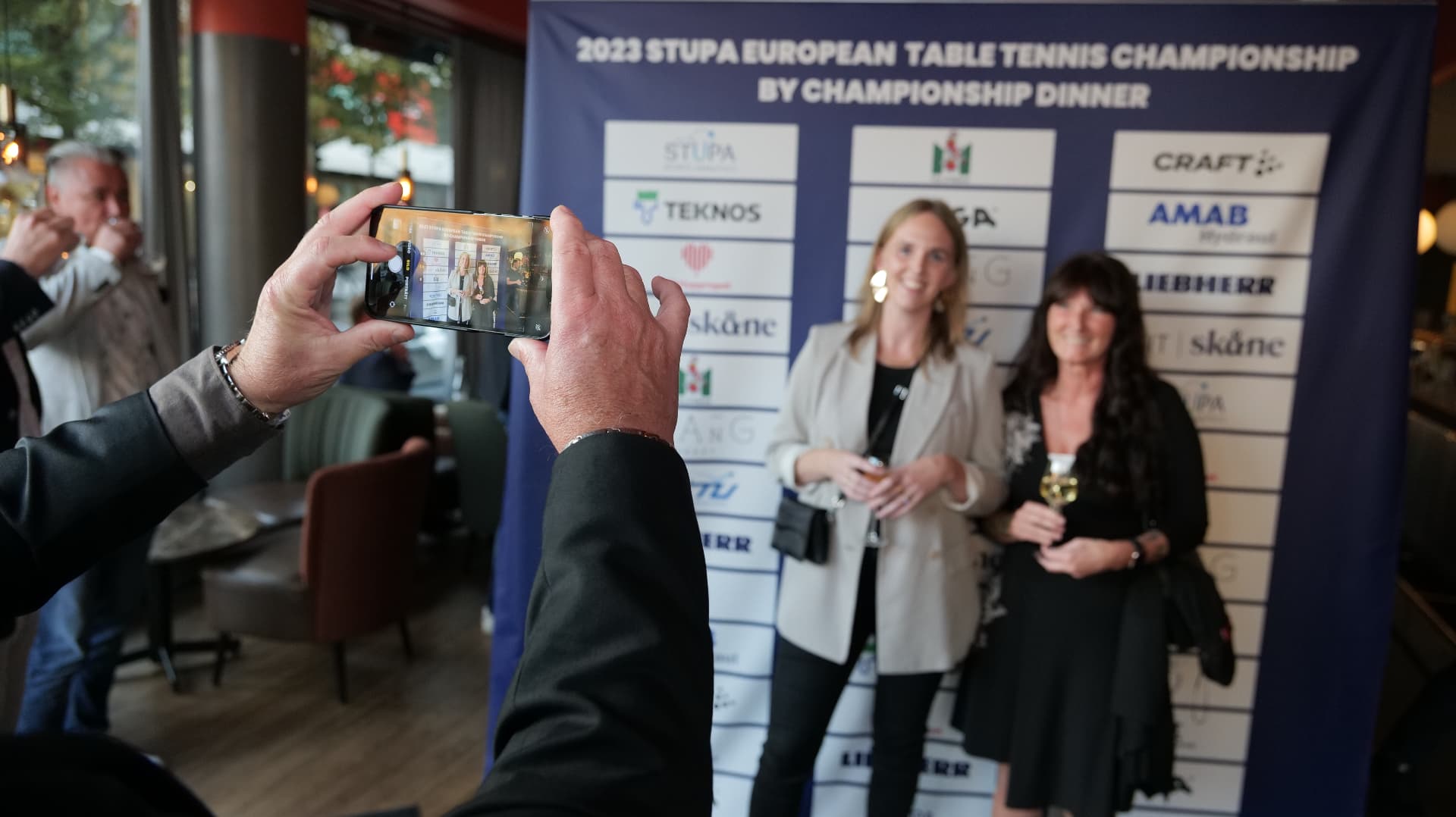 Photo shoot at the sponsor wall during a table tennis championship