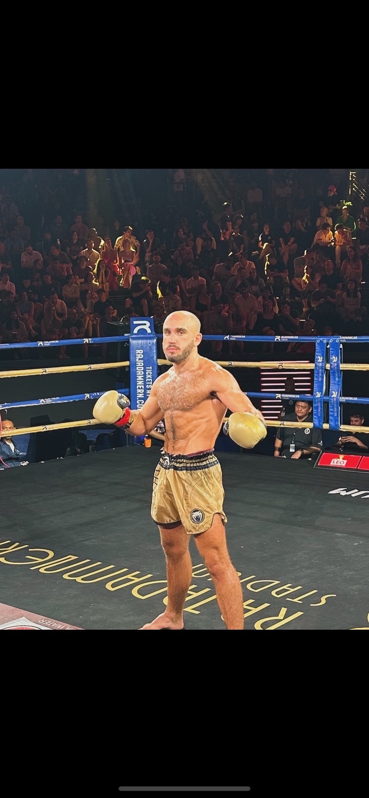 Devin Radianu in the ring at Rajadamnern Stadium