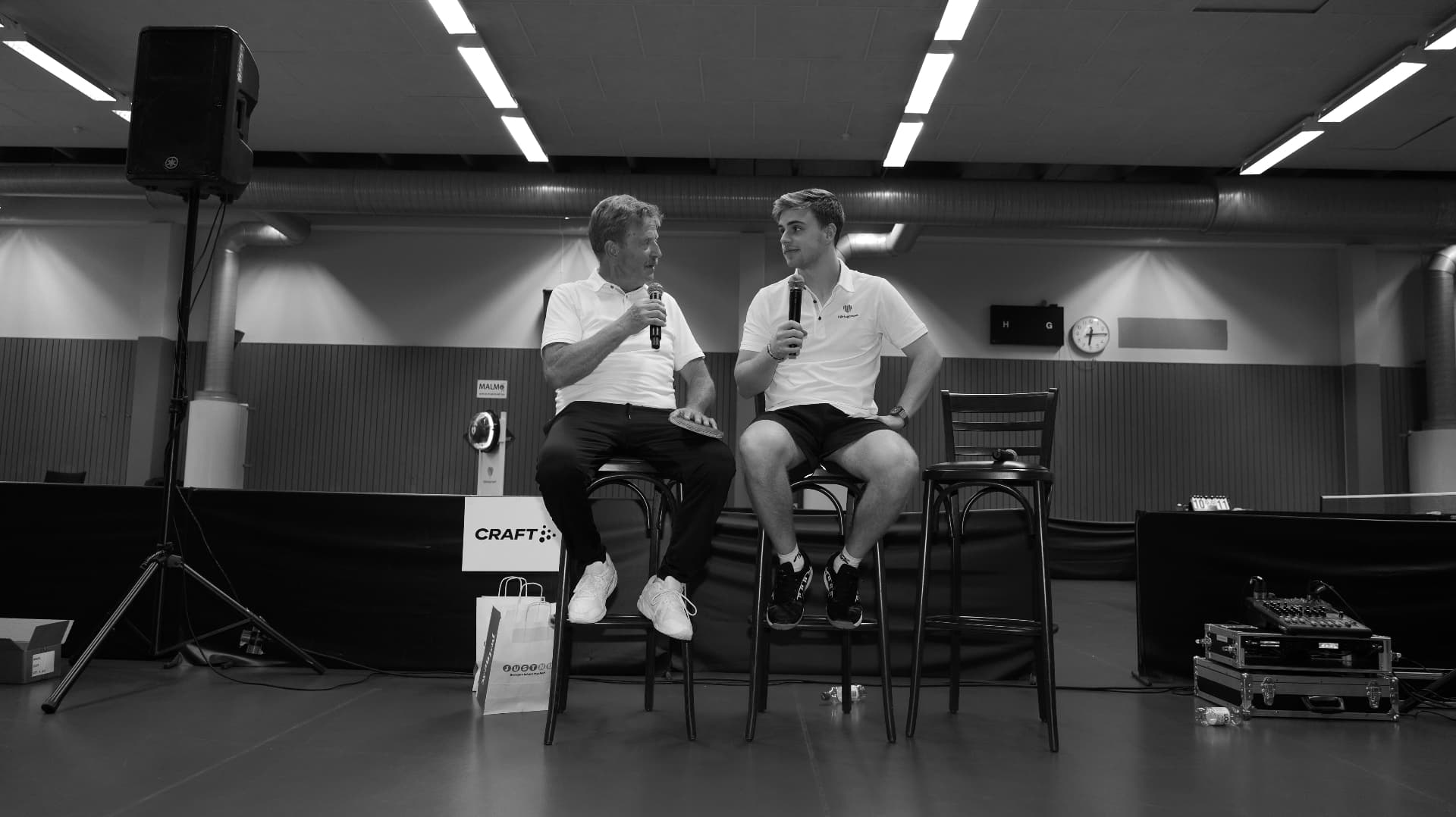 Stage conversation with microphones between a table tennis legend and Truls Möregårdh